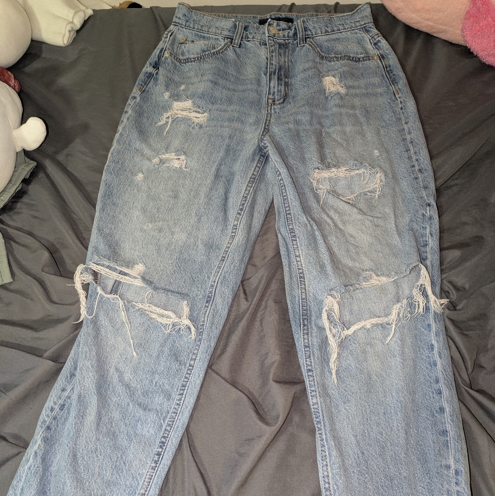 Light Blue Distressed Aeropostale Women’s Jeans Size 6